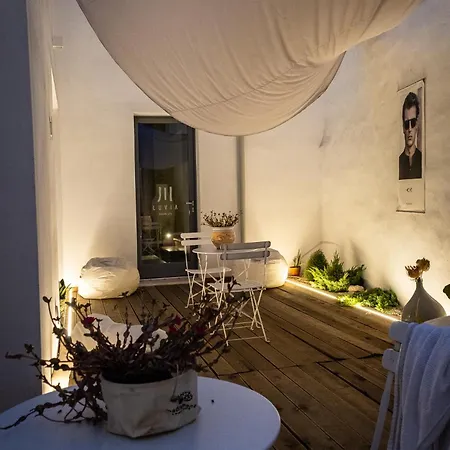 Luvia Bed & Breakfast *